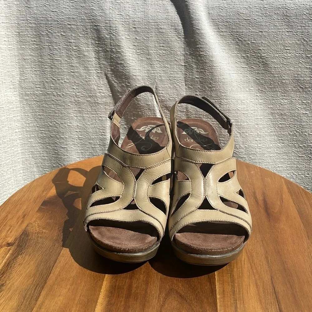Dansko Women’s Felicia Leather Wedge Sandals Sand Antique Size 38